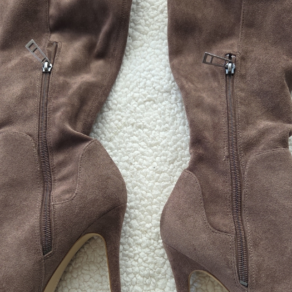 CHARLES BY CHARLES DAVID MODEL KNEE-HIGH Elegant Brown Knee-High Women's Boots - Picture 4 of 13